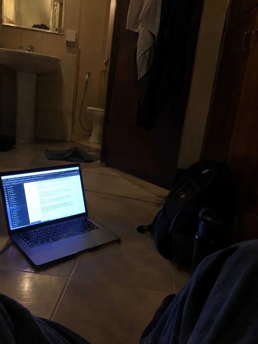 The Night I Talked Myself Out of Quitting a Solo Trip, Alone in a Hostel Bathroom
